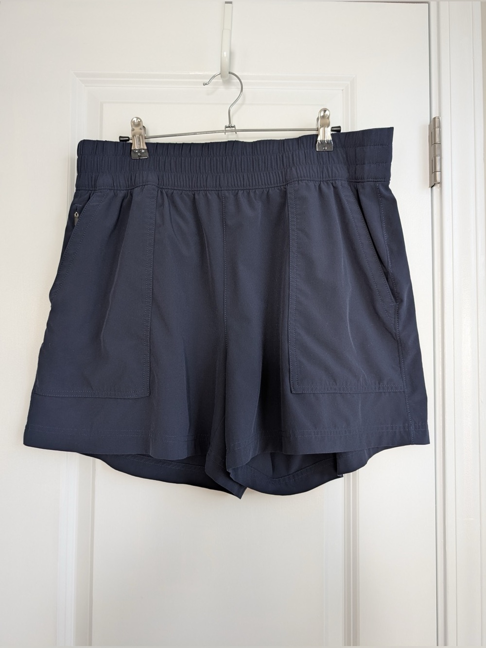 ATHLETA Women’s Wayfind High Rise 5” Short Navy Blue Size Large
